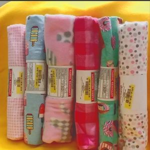 🌺💛Adorable (6) Piece Remnants Fabric💛🌺